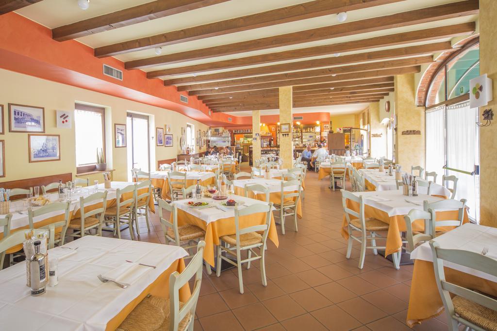 Hotel Antichi Cortili Dossobuono Exteriör bild