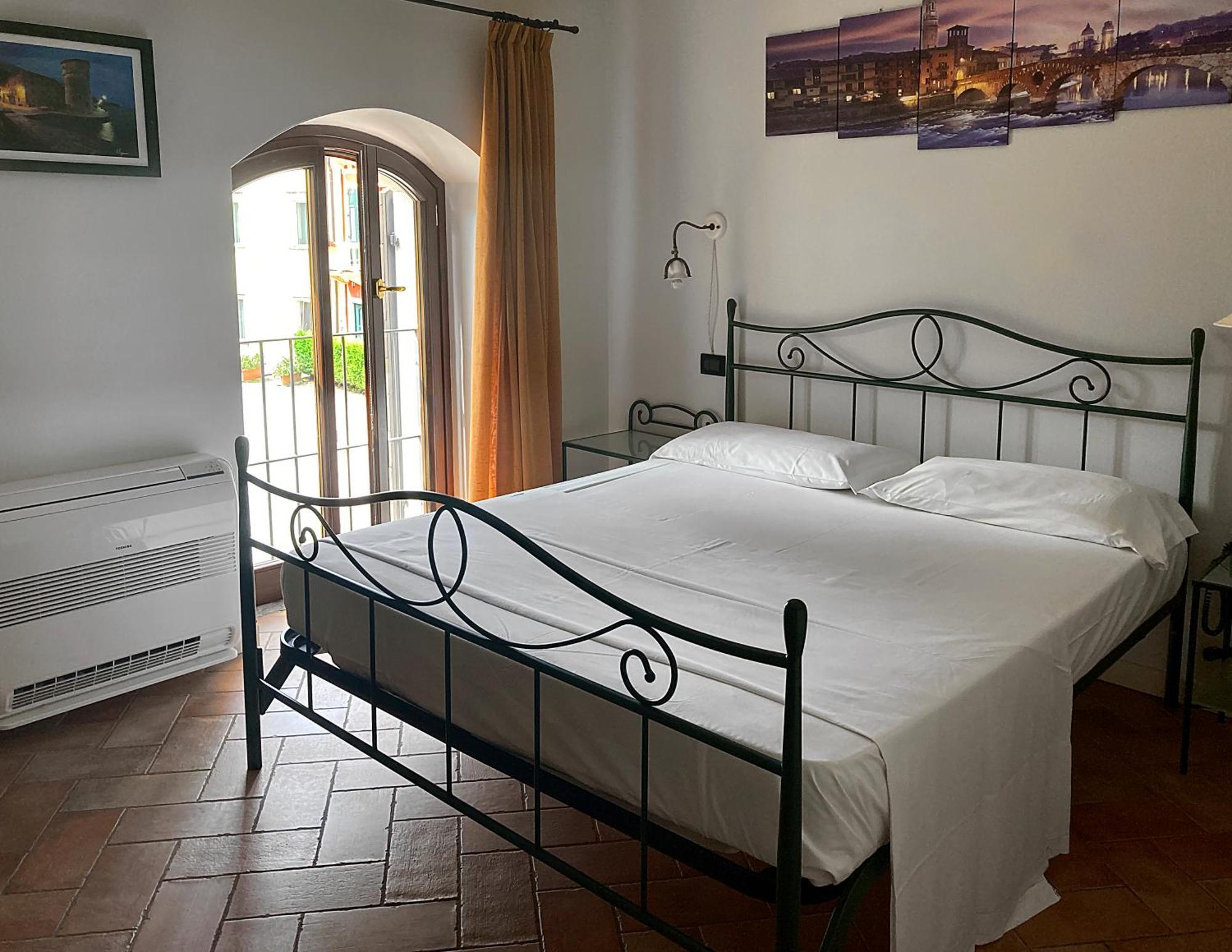 Hotel Antichi Cortili Dossobuono Exteriör bild