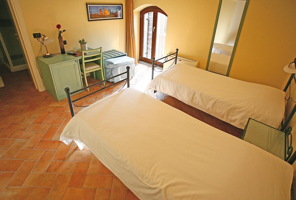 Hotel Antichi Cortili Dossobuono Exteriör bild