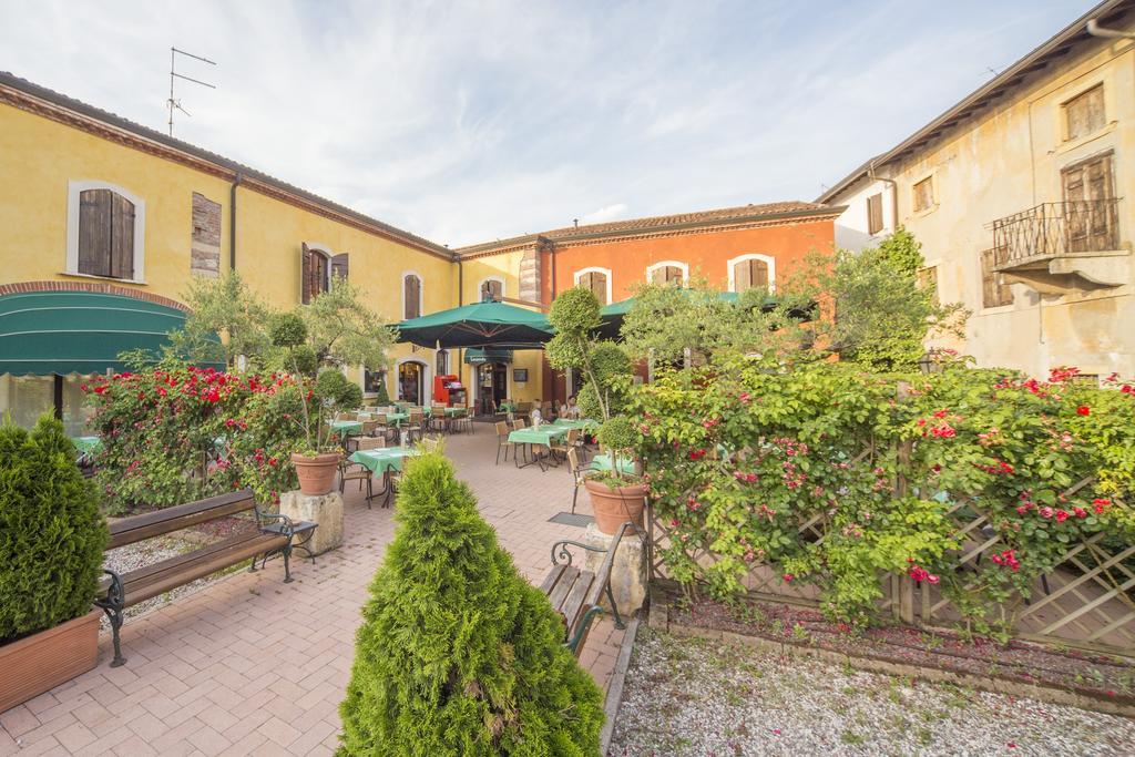 Hotel Antichi Cortili Dossobuono Exteriör bild